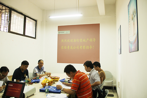 双方互动就合作事宜进行咨询 建筑防水