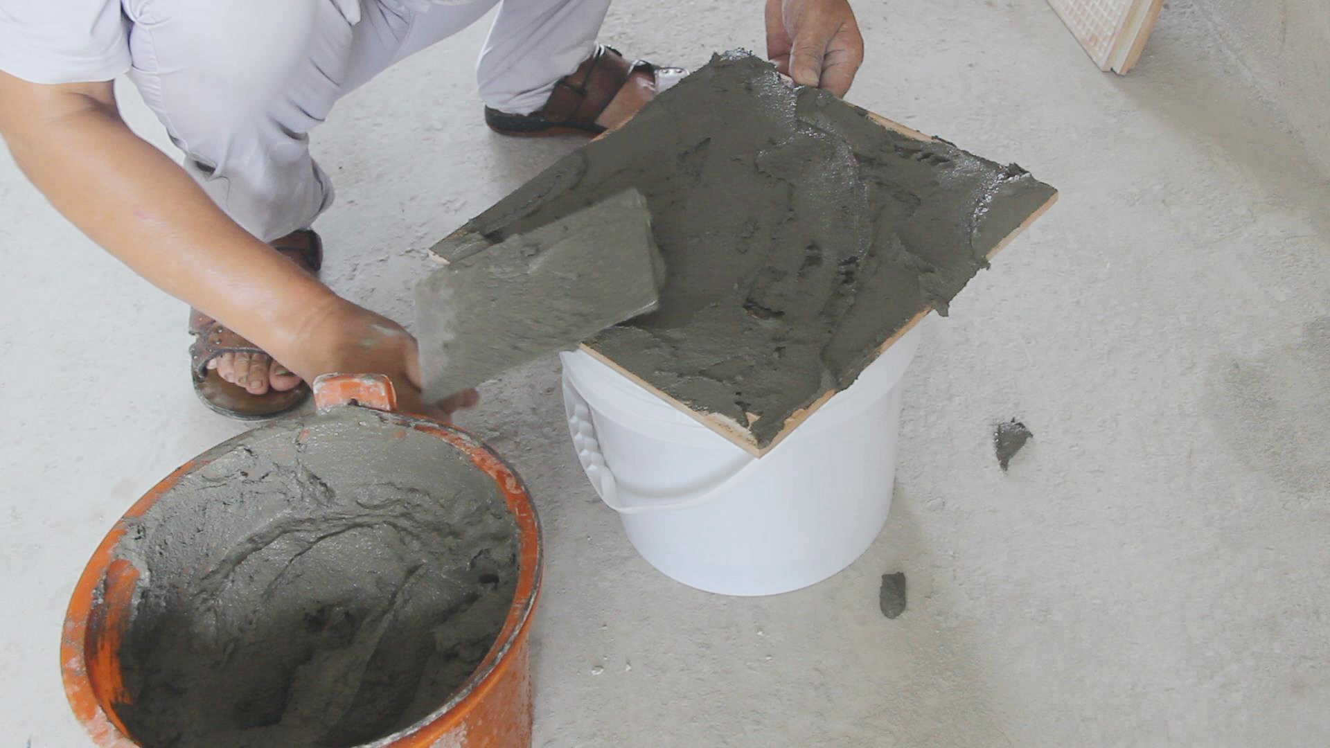 瓷砖胶流行趋势揭秘：为何越来越多人选择放弃水泥砂浆？